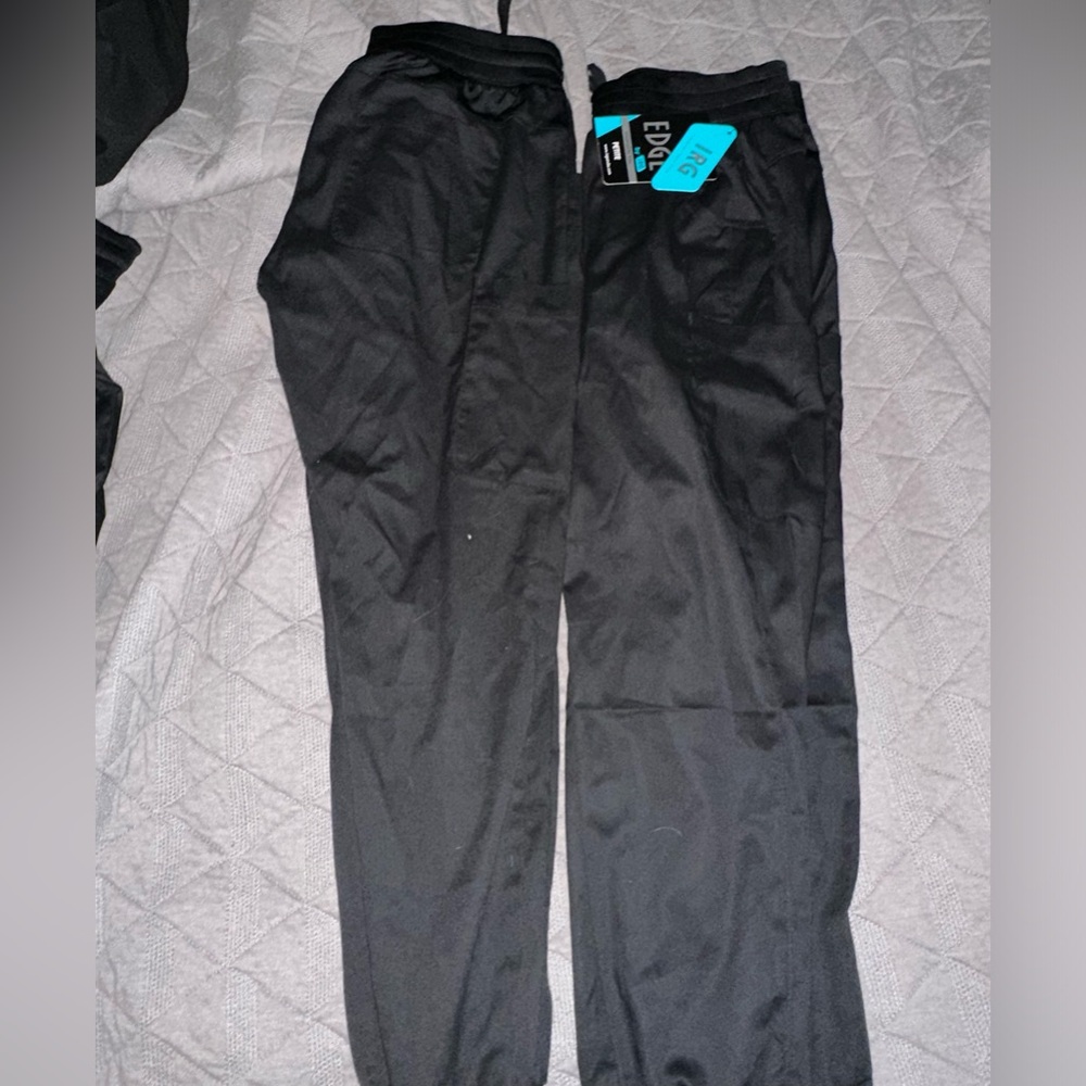 IRG Edge jogger leg scrub pants. Small Petite. Black. NWT.